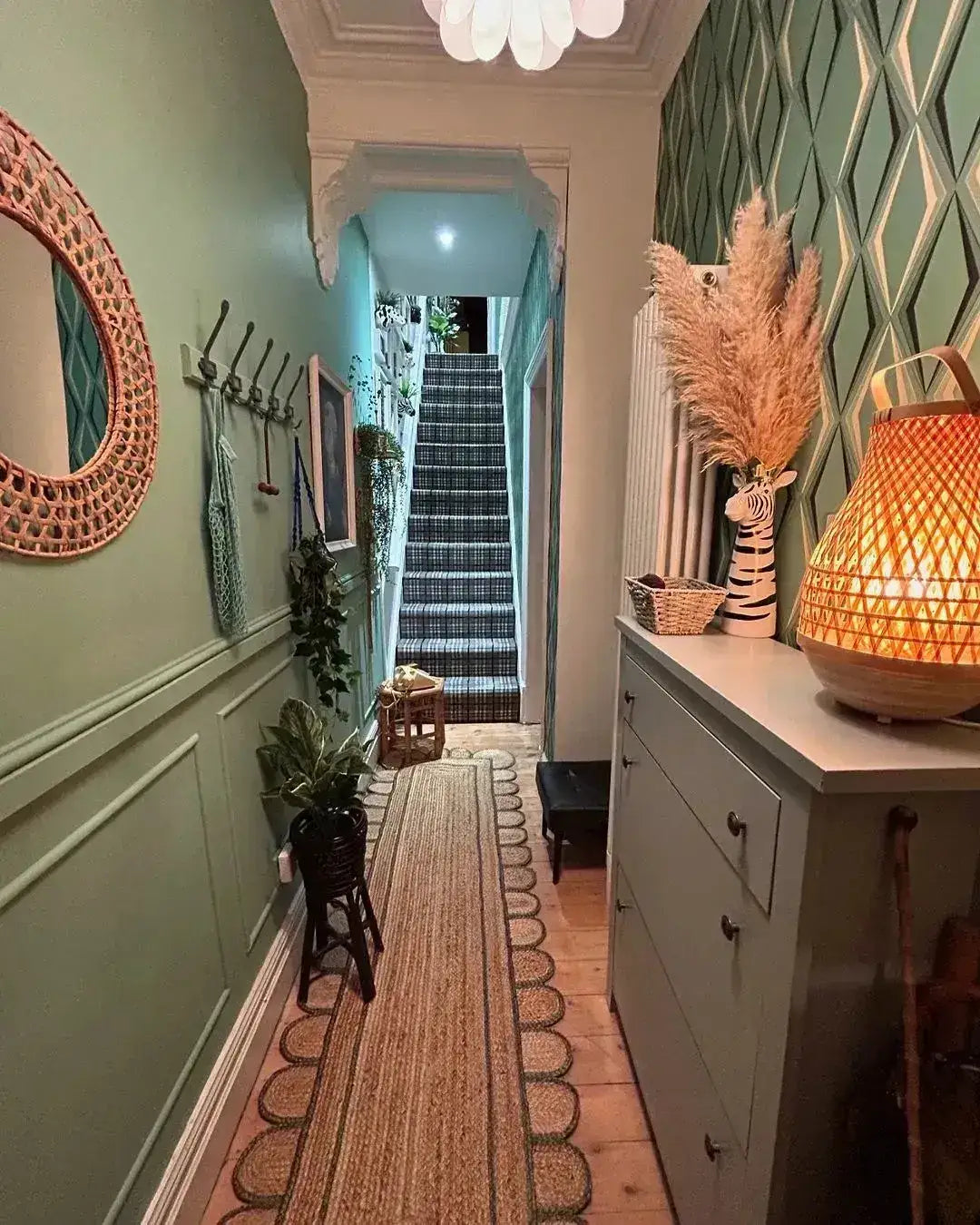 Handmade Olive Green Scalloped Border Jute Rug - 1001 KNOTS