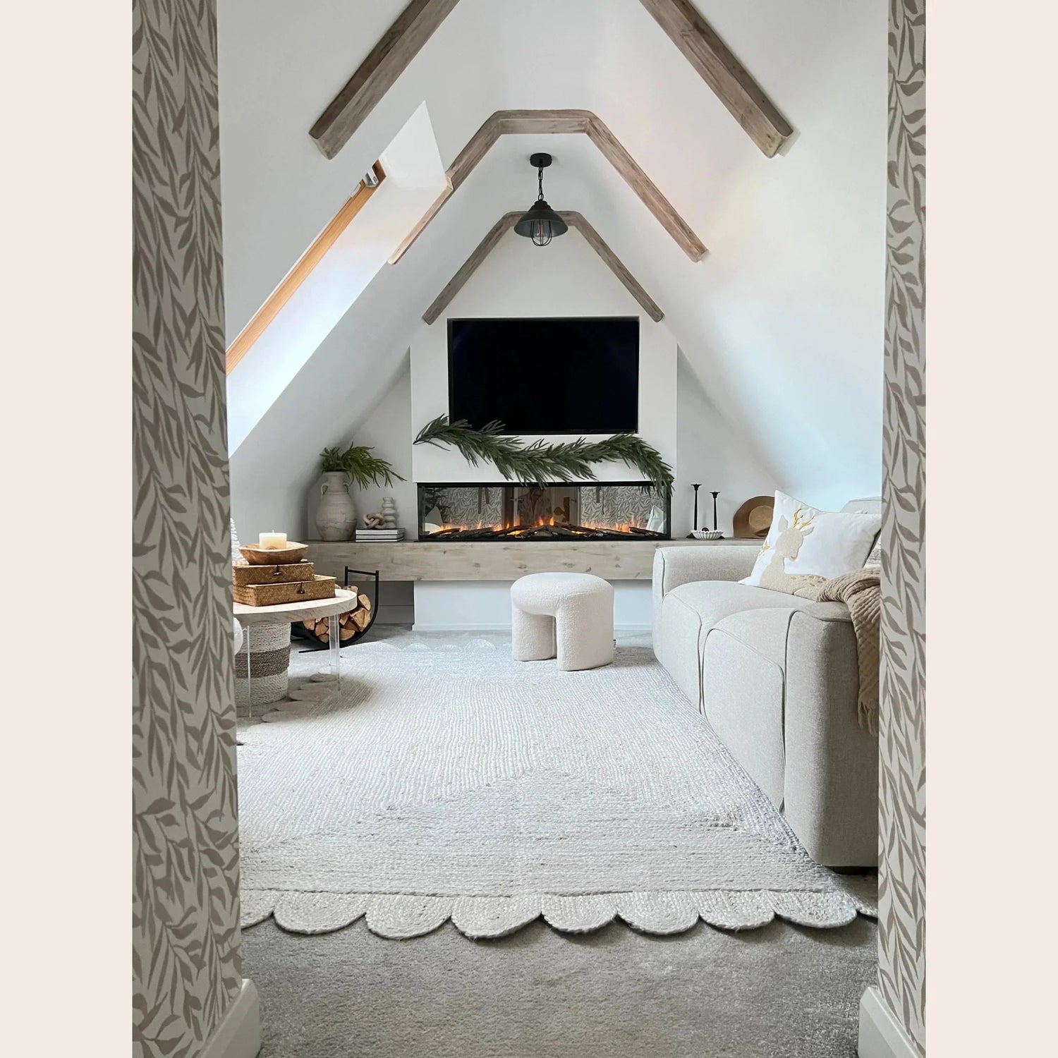 Handmade Scalloped Jute Rug - White Washed