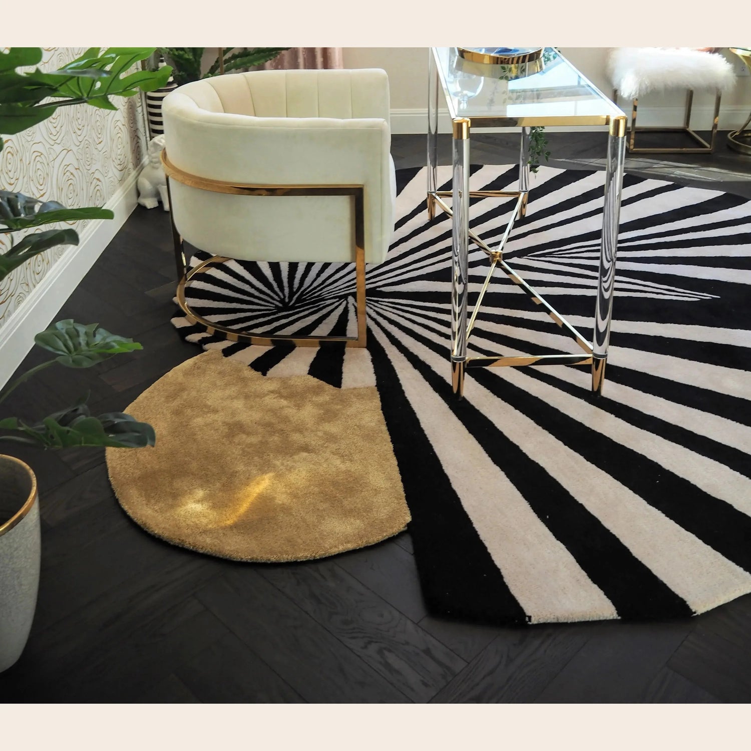 Step onto the Golden Sun Hand Tufted Wool Rug